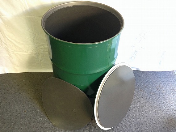 Radioactive waste storage drum lined with GSF7
