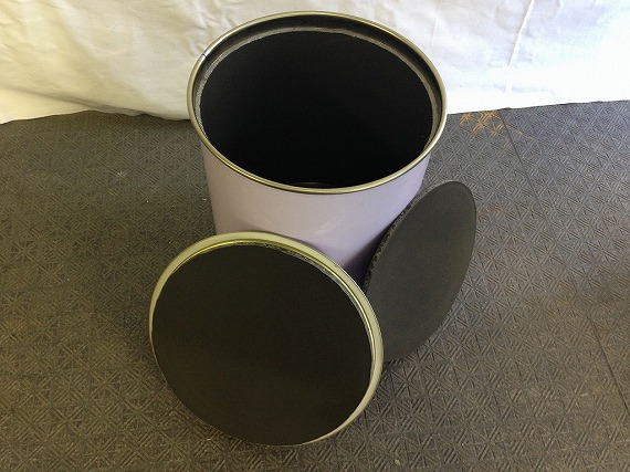 Radioactive waste storage pail lined with GSF7